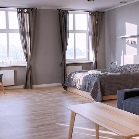 Modern Apartment In Old Riga With A River View Exterior foto